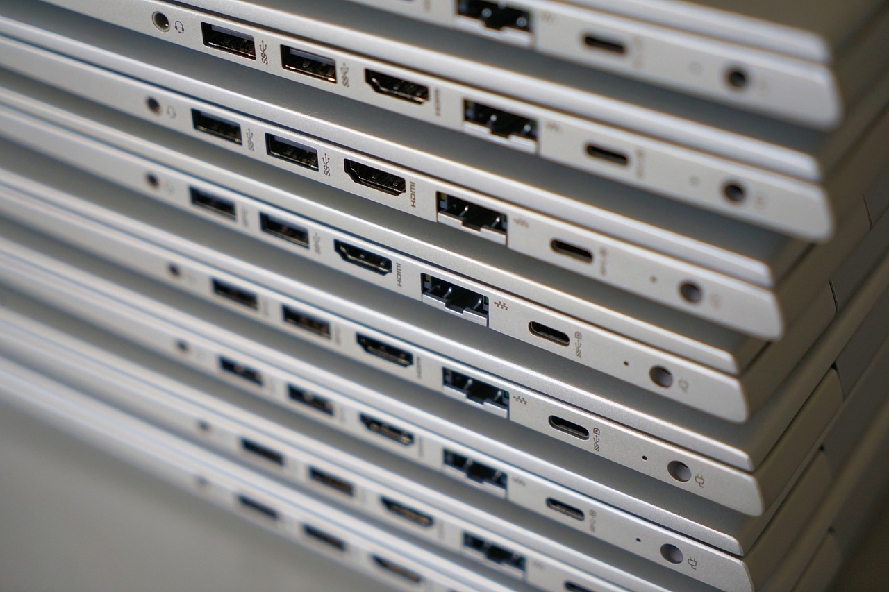 laptop-6090255_1280 Pile of Laptops stacked